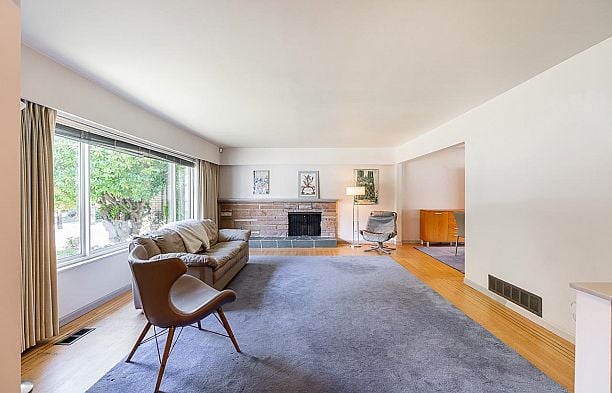 6637 Ash Street South Cambie