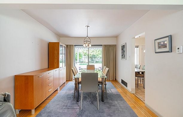 6637 Ash Street South Cambie