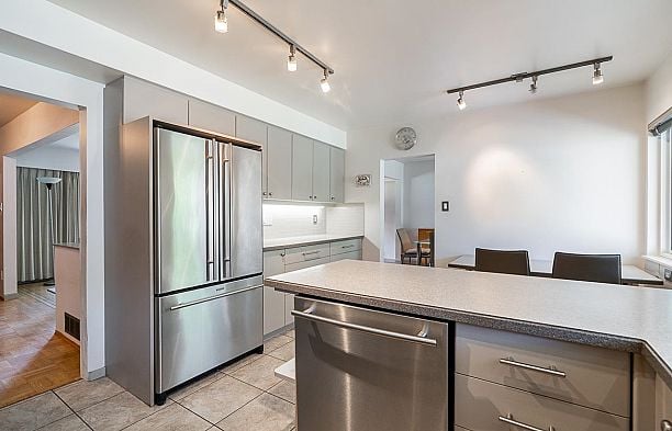 6637 Ash Street South Cambie