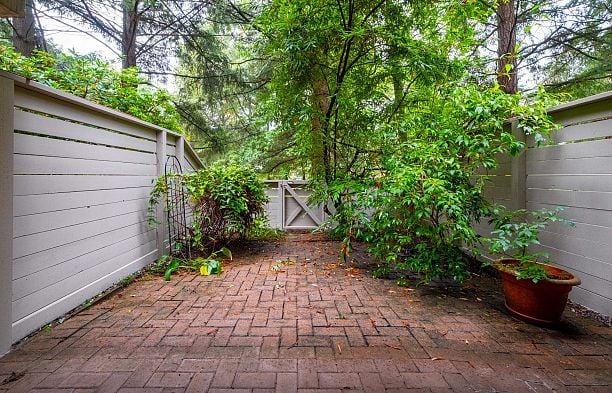 4083 Parkway Drive Quilchena