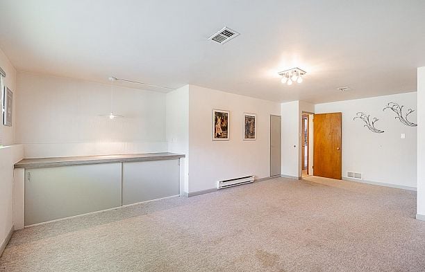 6637 Ash Street South Cambie