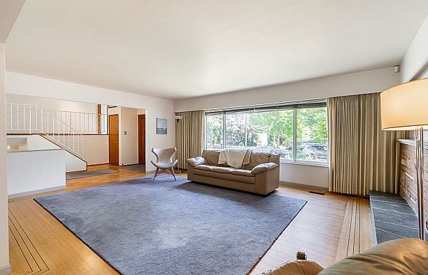 6637 Ash Street South Cambie