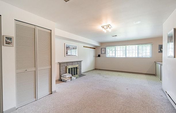 6637 Ash Street South Cambie