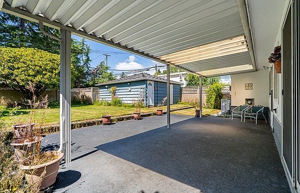 6637 Ash Street South Cambie