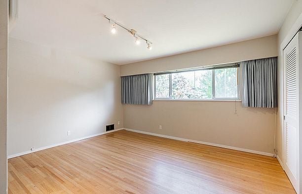 6637 Ash Street South Cambie