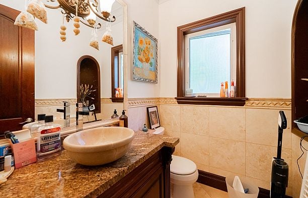 2502 W 36th Avenue MacKenzie Heights