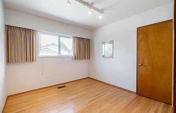 6637 Ash Street South Cambie