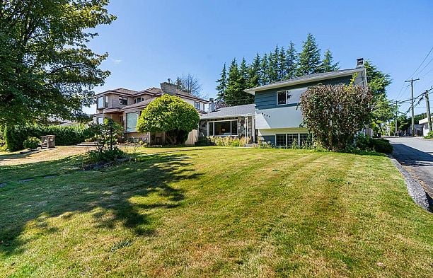 6637 Ash Street South Cambie