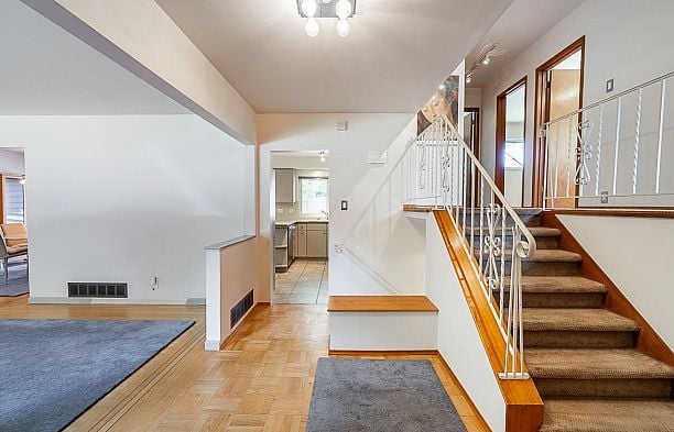 6637 Ash Street South Cambie