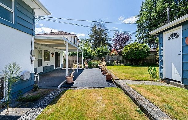 6637 Ash Street South Cambie