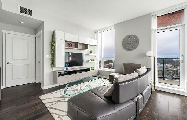 2209 5628 Birney Avenue University VW