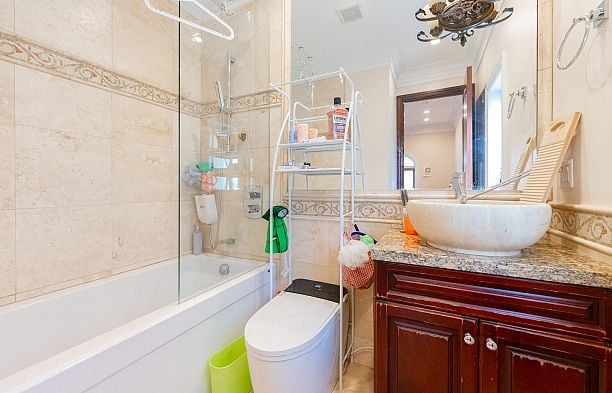 2502 W 36th Avenue MacKenzie Heights