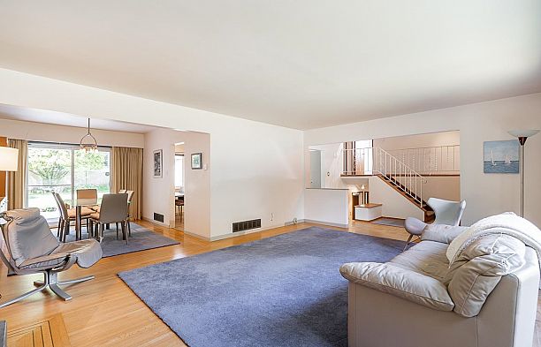 6637 Ash Street South Cambie