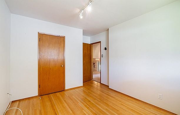 6637 Ash Street South Cambie