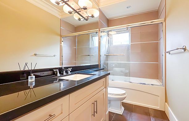 2978 W 21st Avenue Arbutus