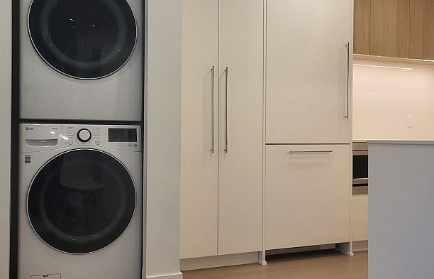 922 W 49th Avenue South Cambie