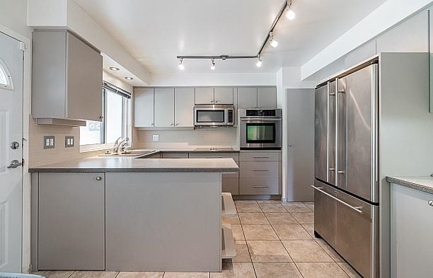 6637 Ash Street South Cambie