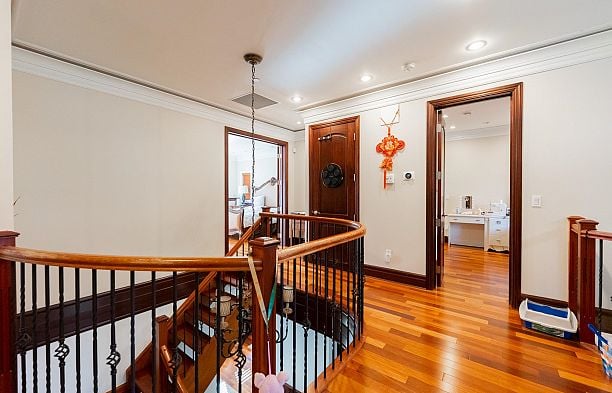 2502 W 36th Avenue MacKenzie Heights