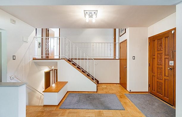 6637 Ash Street South Cambie