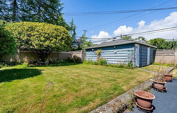 6637 Ash Street South Cambie
