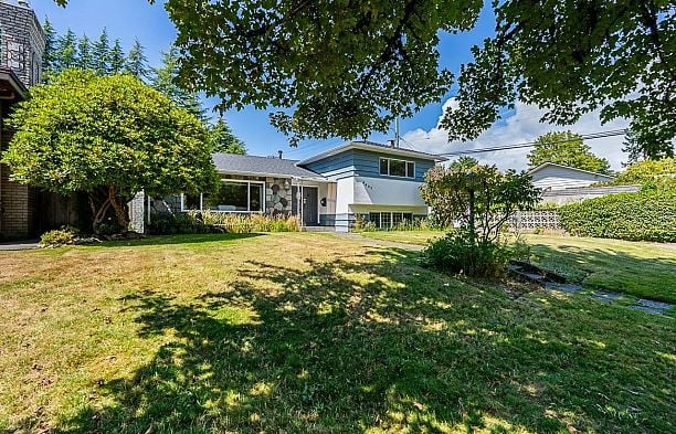6637 Ash Street South Cambie