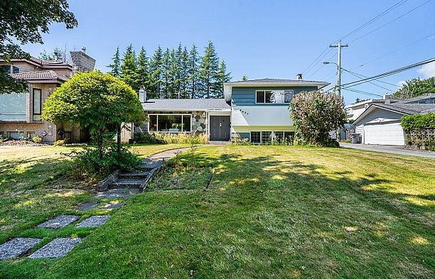 6637 Ash Street South Cambie