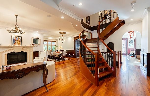 2502 W 36th Avenue MacKenzie Heights