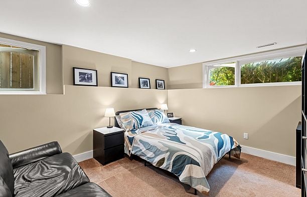 2857 W 35th Avenue MacKenzie Heights