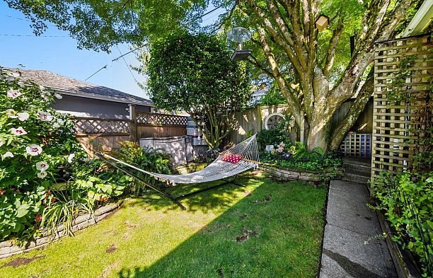 2857 W 35th Avenue MacKenzie Heights