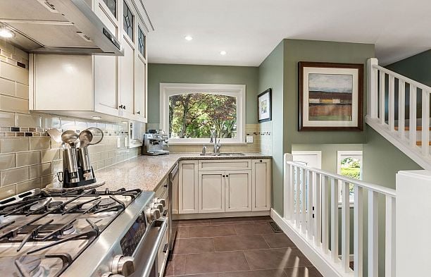 2857 W 35th Avenue MacKenzie Heights