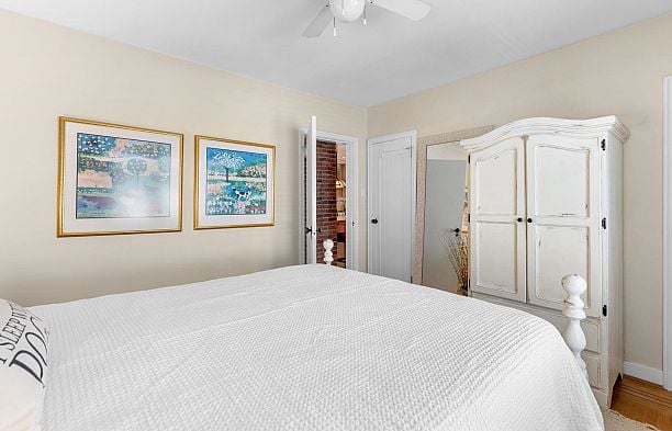 2857 W 35th Avenue MacKenzie Heights