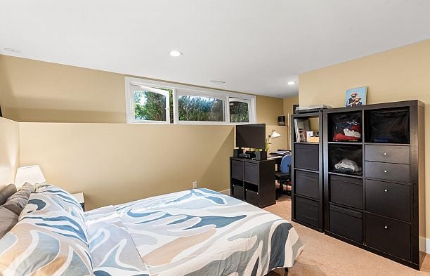 2857 W 35th Avenue MacKenzie Heights