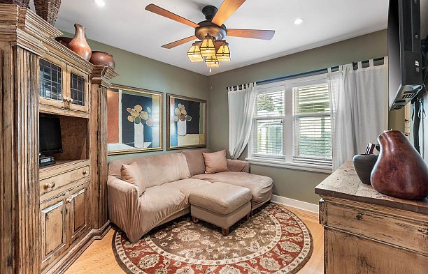 2857 W 35th Avenue MacKenzie Heights