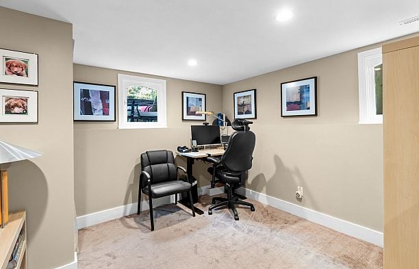 2857 W 35th Avenue MacKenzie Heights