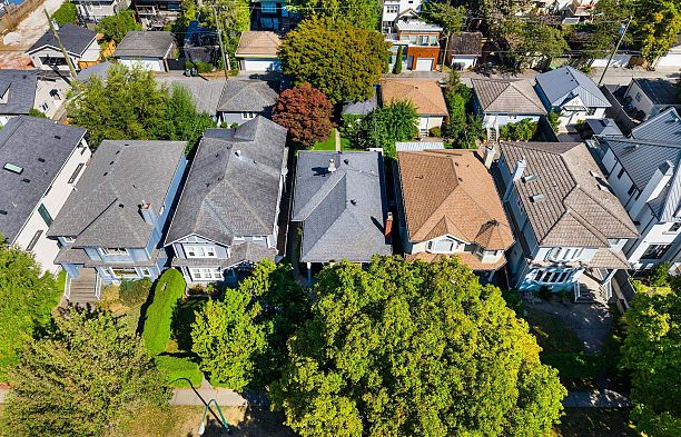 2857 W 35th Avenue MacKenzie Heights