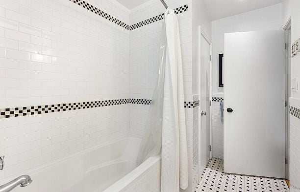 2857 W 35th Avenue MacKenzie Heights