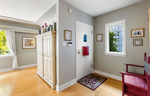 2857 W 35th Avenue MacKenzie Heights