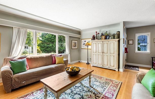 2857 W 35th Avenue MacKenzie Heights