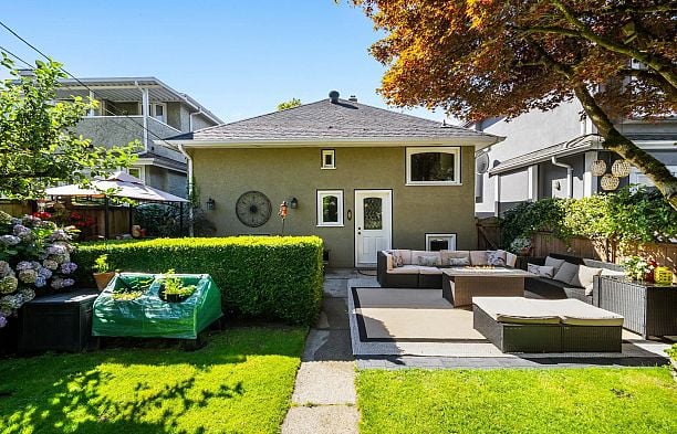 2857 W 35th Avenue MacKenzie Heights