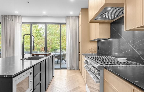 5938 Elm Street Kerrisdale