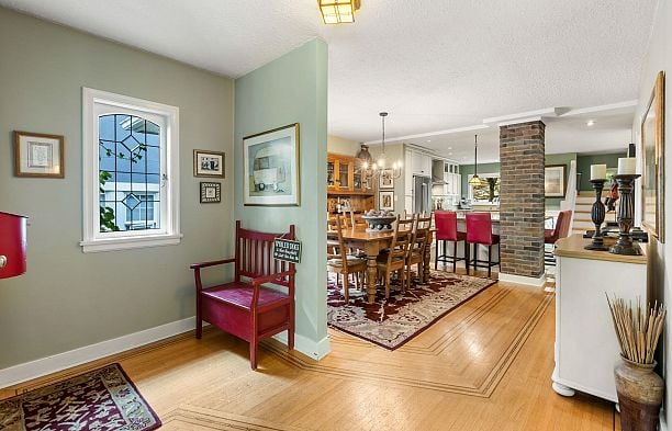 2857 W 35th Avenue MacKenzie Heights