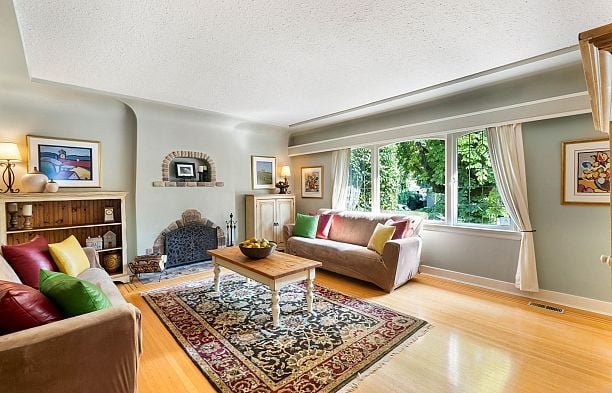 2857 W 35th Avenue MacKenzie Heights