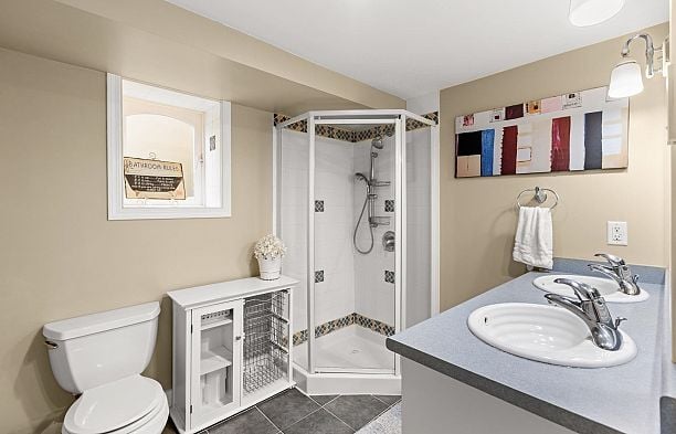 2857 W 35th Avenue MacKenzie Heights