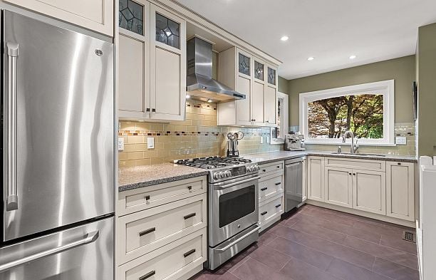 2857 W 35th Avenue MacKenzie Heights