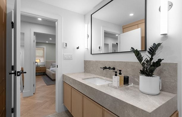 5938 Elm Street Kerrisdale