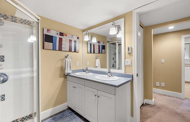 2857 W 35th Avenue MacKenzie Heights