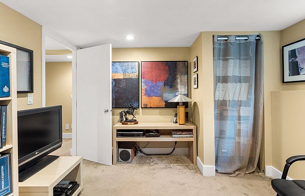 2857 W 35th Avenue MacKenzie Heights