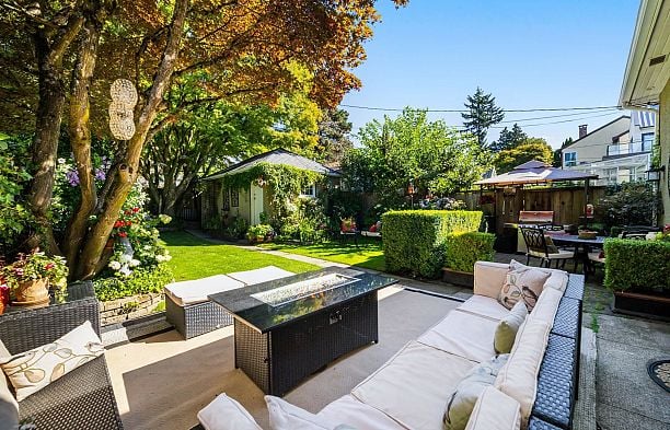 2857 W 35th Avenue MacKenzie Heights