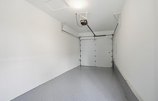 1 6141 Yew Street Kerrisdale