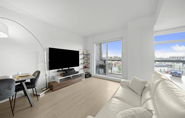 301 8888 Osler Street Marpole